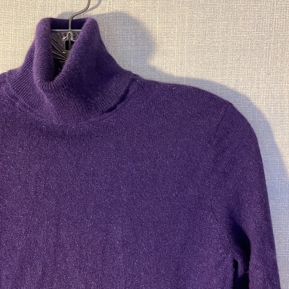 LORD & TAYLOR 100% Cashmere Turtleneck - Picture 3 of 7